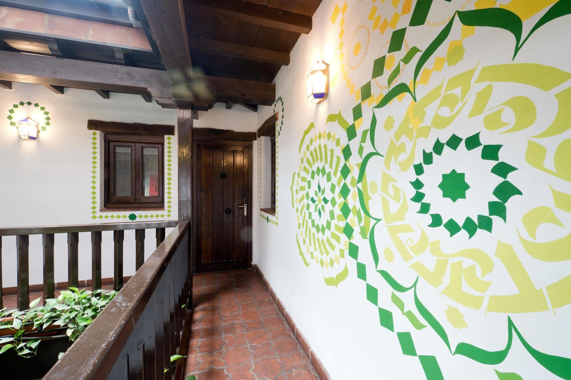 Oasis Backpackers' Hostel Granada Exterior photo